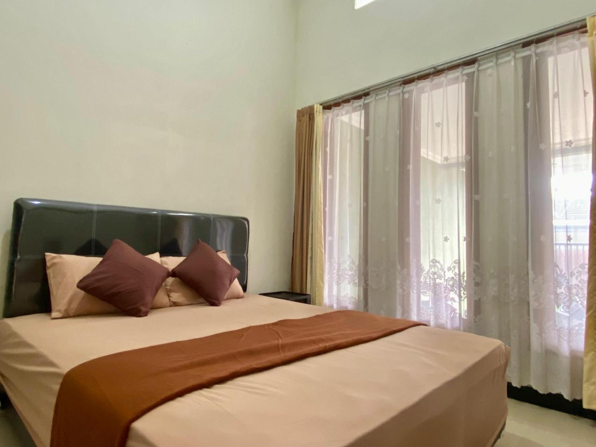 Zzz Hostel Malang Exterior foto